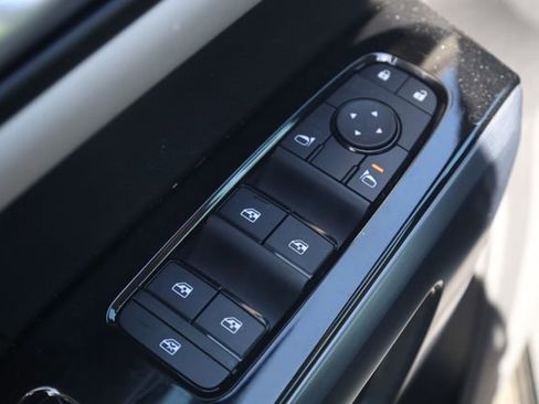 Used 2025 Nissan Pathfinder SL FWD image 14