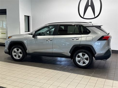 Used 2019 Toyota RAV4 LE image 4