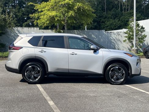 Used 2025 Nissan Rogue SV AWD/4WD image 25
