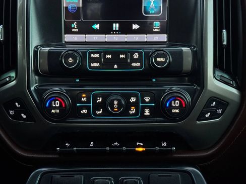 Used 2015 Chevrolet Silverado 1500 High Country w/ High Country Premium Package AWD/4WD image 39