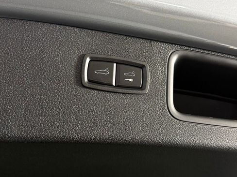 Certified 2026 Porsche Macan AWD/4WD image 18