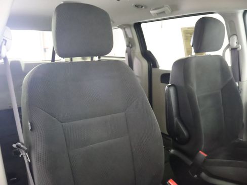 Used 2018 Dodge Grand Caravan SE FWD image 48