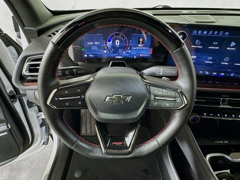 Certified 2025 Chevrolet Traverse RS image 9