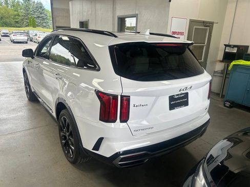 Used 2023 Kia Sorento SX AWD/4WD image 7