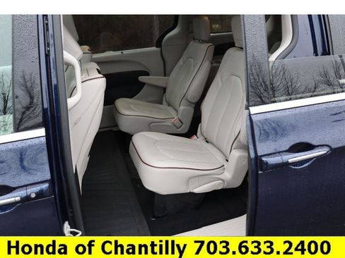 Used 2019 Chrysler Pacifica Limited w/ Advanced Safetytec Group image 25