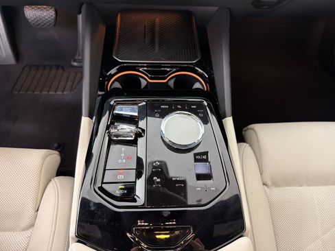 Used 2024 BMW i5 eDrive40i w/ Executive Package RWD image 18