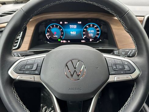 Used 2025 Volkswagen Atlas SE w/ Panoramic Sunroof Package image 23