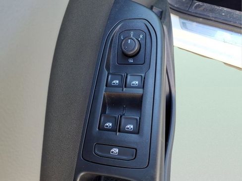 Used 2023 Volkswagen Taos SE image 18