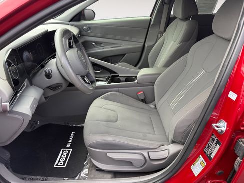 Used 2025 Hyundai Elantra SEL w/ Cargo Package FWD image 10