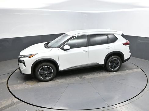 Used 2025 Nissan Rogue SV image 26