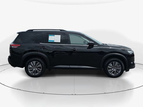 Used 2025 Nissan Pathfinder SV FWD image 5