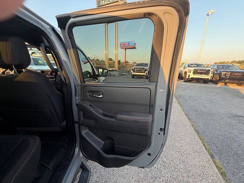 Used 2024 Nissan Frontier PRO-4X w/ Technology Package AWD/4WD image 22