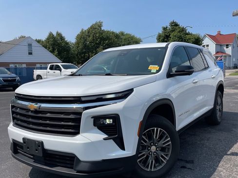 Used 2024 Chevrolet Traverse LS w/ LPO, Floor Liner Package AWD/4WD image 2