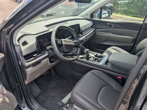 New 2027 Kia Carnival EX FWD image 10