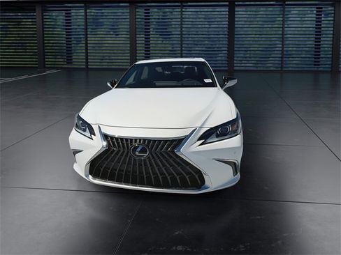 Used 2025 Lexus ES 300h w/ Luxury Package image 3