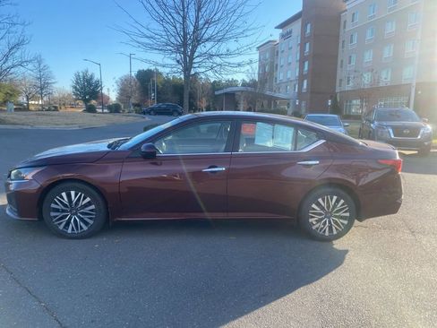 Used 2023 Nissan Altima 2.5 SV w/ SV Premium Package image 4