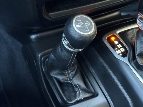 Used 2024 Jeep Wrangler Unlimited AWD/4WD image 32