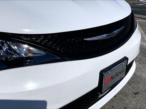 Used 2022 Chrysler Voyager LX image 30