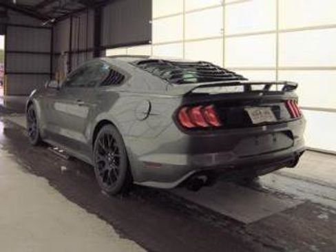 Used 2018 Ford Mustang Coupe RWD image 2