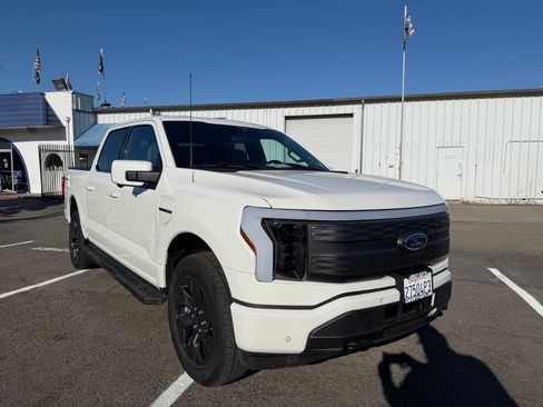 Used 2022 Ford F150 Lightning Lariat AWD/4WD image 7