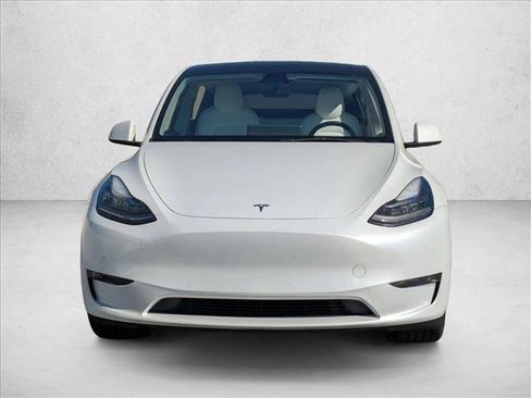 Used 2022 Tesla Model Y Long Range image 2