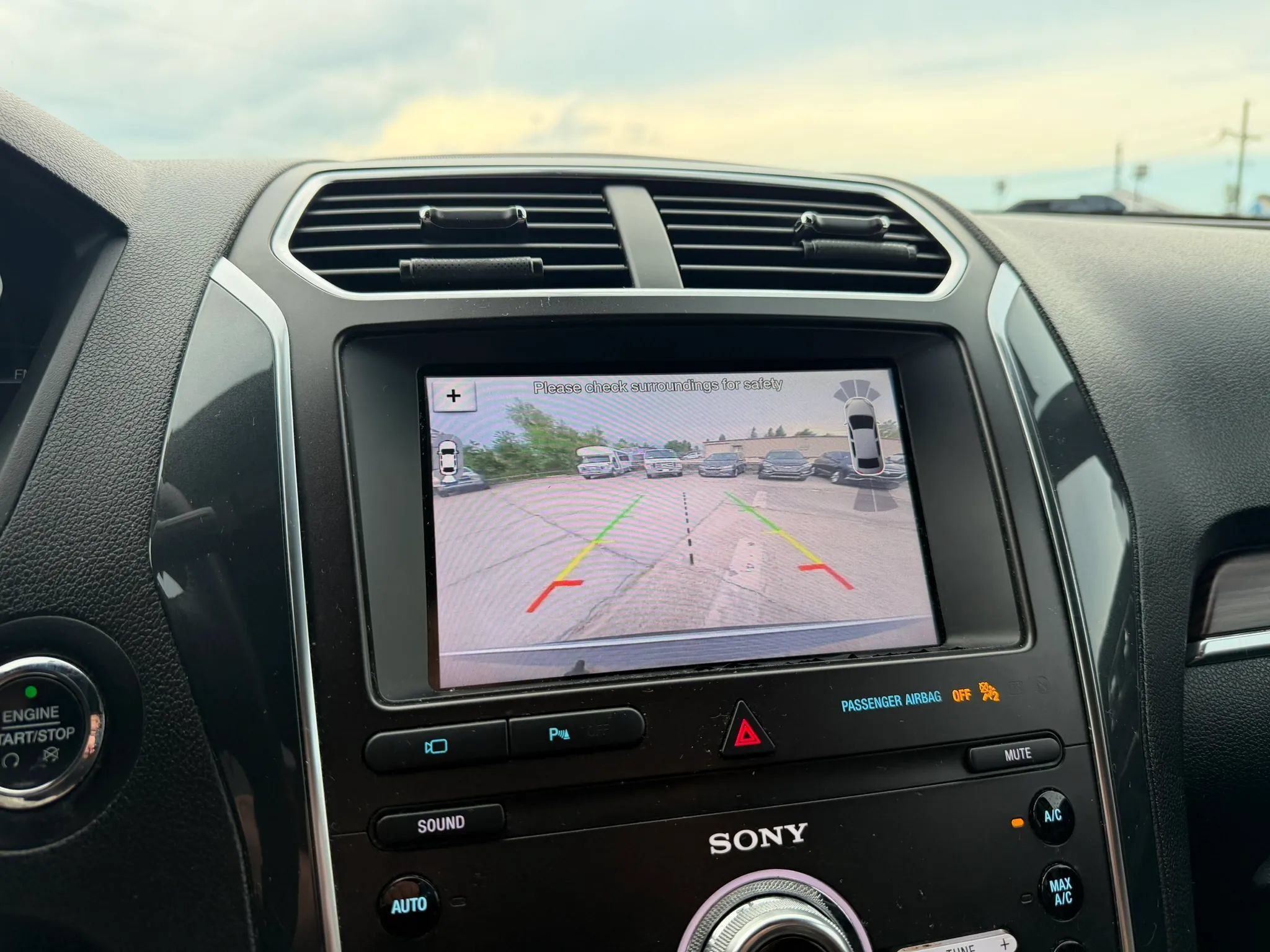 Used 2019 Ford Explorer Limited w/ Class III Trailer Tow Package FWD image 11