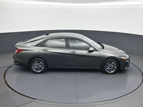 Certified 2024 Hyundai Elantra SEL FWD image 17