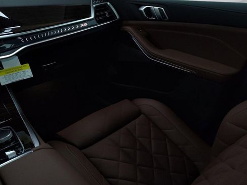 New 2026 BMW X5 xDrive50e image 27