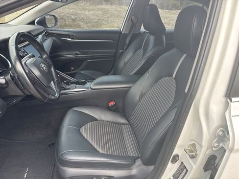 Used 2020 Toyota Camry SE image 14