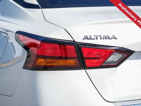 Used 2023 Nissan Altima 2.5 SR FWD image 9