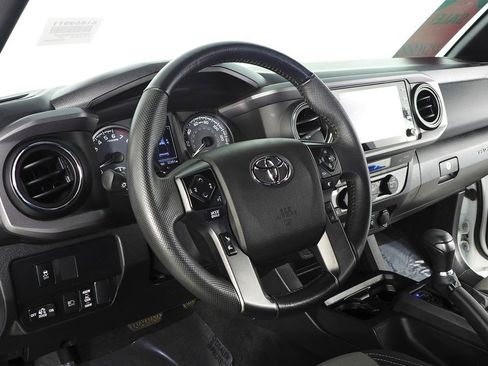 Used 2022 Toyota Tacoma TRD Off-Road image 30