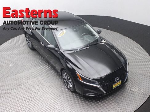 Used 2025 Nissan Altima 2.5 SV FWD image 3