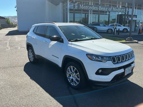 Used 2022 Jeep Compass Latitude AWD/4WD image 5