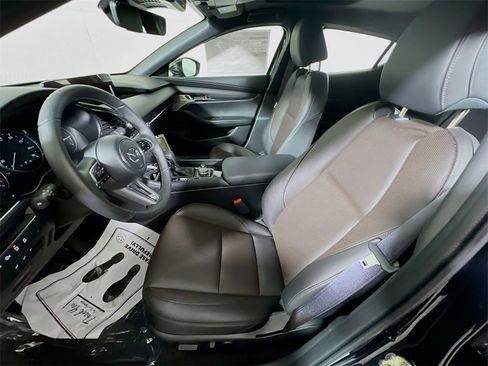 New 2026 MAZDA MAZDA3 Hatchback w/Premium Plus Pkg image 16