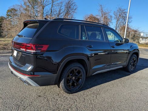 New 2024 Volkswagen Atlas Peak Edition SEL image 4