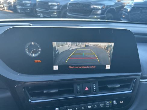 Used 2025 Lexus ES 300h w/ Premium Package image 34