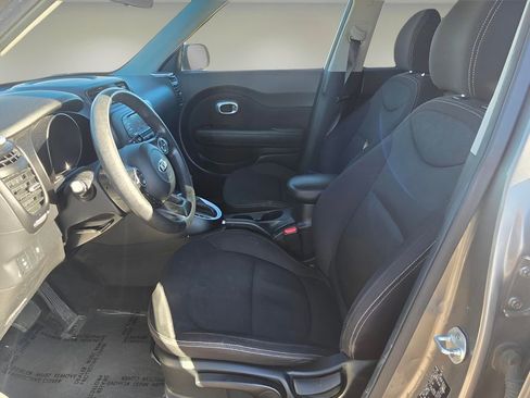 Used 2016 Kia Soul Base w/ Convenience Package image 12
