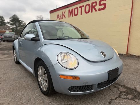 Used 2010 Volkswagen Beetle Base PZEV 2dr Convertible image 9