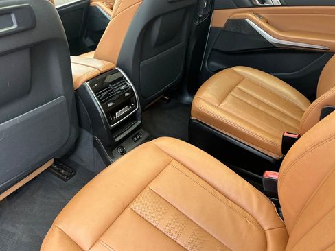 Used 2022 BMW X7 xDrive40i w/ Premium Package image 14