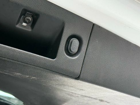 Used 2019 Cadillac Escalade Platinum image 42