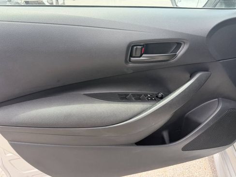 Used 2025 Toyota Corolla LE FWD image 11
