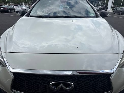Used 2018 INFINITI QX30 Premium w/ Navigation Package AWD/4WD image 6