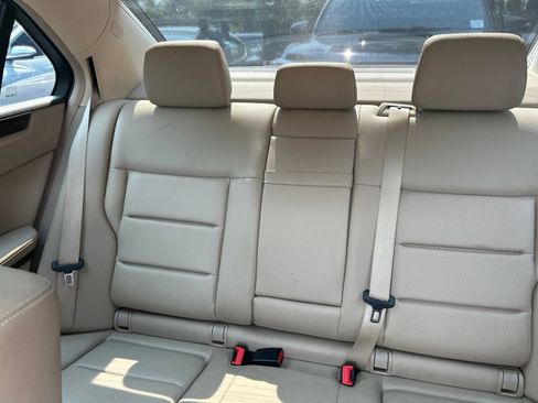 Used 2010 Mercedes-Benz E 350 4MATIC Sedan image 11