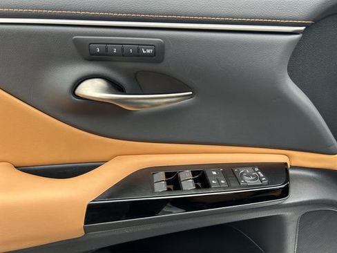 Used 2023 Lexus ES 250 w/ Premium Package AWD/4WD image 17