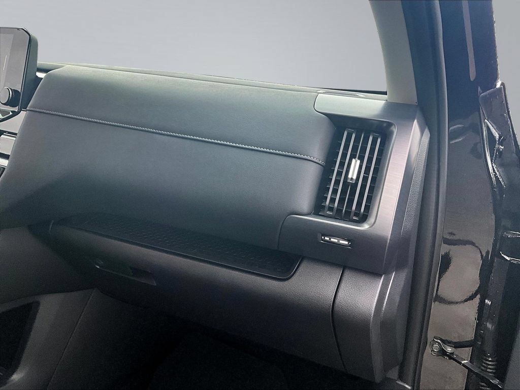 Used 2025 Nissan Pathfinder SL AWD/4WD image 29