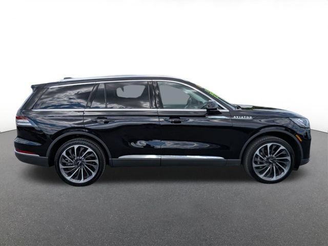 Used 2026 Lincoln Aviator Reserve w/ Luxury Package AWD/4WD image 2