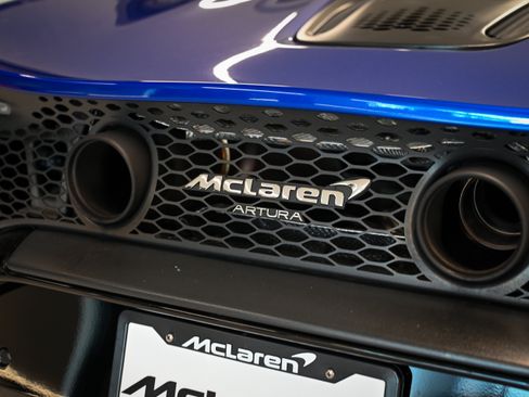 Used 2023 McLaren Artura RWD image 18