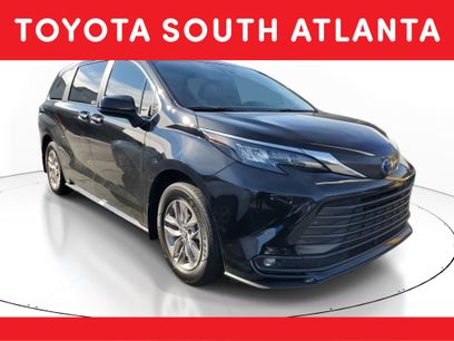 Used 2025 Toyota Sienna XLE
