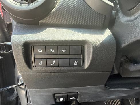 Used 2021 Nissan Kicks S FWD image 9
