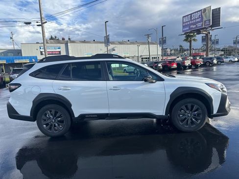Used 2025 Subaru Outback Onyx Edition image 12